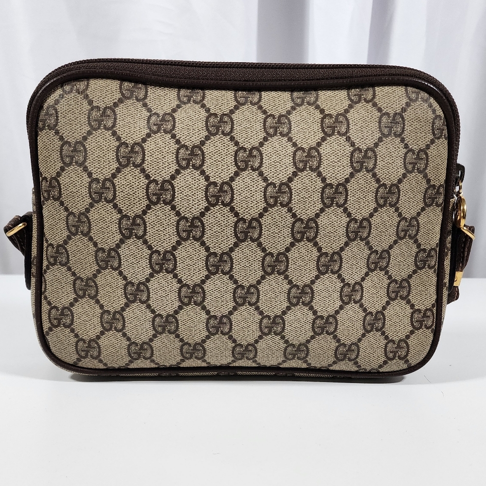 Authentic! Gucci GG crossbody brown. Pre Loved but in great condition. - Picture 2 of 14